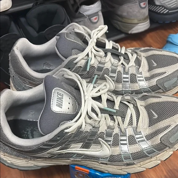 Nike Gray and Cream Sneakers - Picture 2 of 4